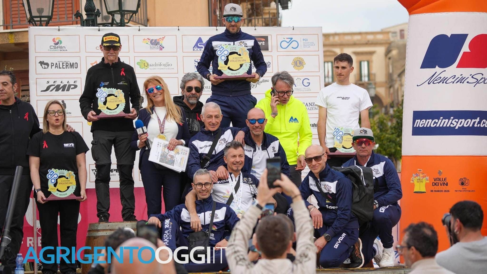 La squadra Akra Bike premiata come prima società alla 9ª Granfondo Valle dei Vini